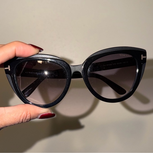 Tom Ford Tori Sunglasses main image 9